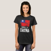 T-Shirt "Republik China" unter chinesischer Flagge (Vorne ganz)