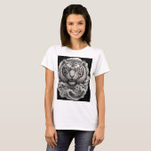 T - Shirt von Frauen mit einem rauschenden Tiger i (Vorne ganz)