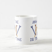 T-Shirt-Zeit Tasse (Mittel)