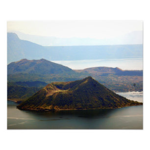 Taal Vulkan bei Tagaytay Ridge 20"" Druck des