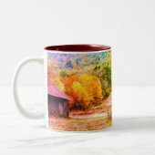 Tabak Barn Fall Foliage Art Zweifarbige Tasse (Links)