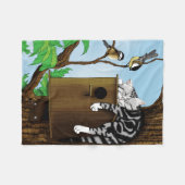 Tabby Cat auf Birdhouse Fleecedecke (Vorderseite (Horizontal))