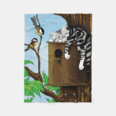 Tabby Cat auf Birdhouse Fleecedecke (Vorderseite)