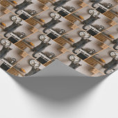 Tabby Cat Changing the Time On a Clock Geschenkpapier (Ecke)