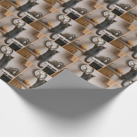 Tabby Cat Changing the Time On a Clock Geschenkpapier (Ecke)