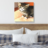 Tabby Cat Kitten Pet Portrait Leinwanddruck (Insitu (Schlafzimmer))