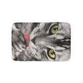 Tabby Cat Licking Paw Badematte (Vorderseite)