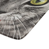 Tabby Cat Licking Paw Schneidebrett (Ecke)