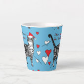 Tabby Cat Merry Blue Christmas Hearts Latte Tasse (Vorderseite)