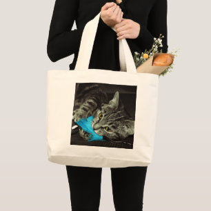 Tabby Cat mit Feather von Shirley Taylor Jumbo Stoffbeutel
