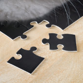 Tabby Cat mit grünen Augen gegen schwarzen Hinterg Puzzle (Seite)