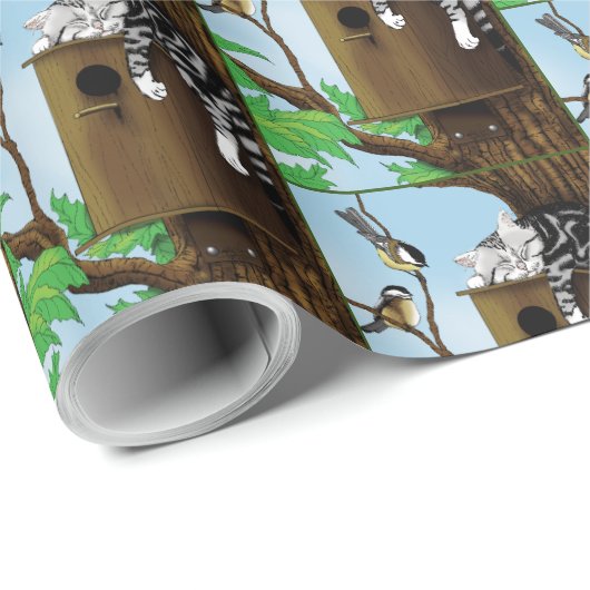 Tabby Cat Napping Birdhouse Geschenkpapier (Rolleneckpunkt)