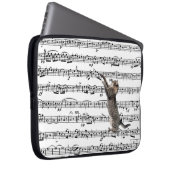 Tabby Cat On Sheet Music Laptopschutzhülle (Vorne Rechts)