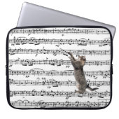Tabby Cat On Sheet Music Laptopschutzhülle (Vorderseite)