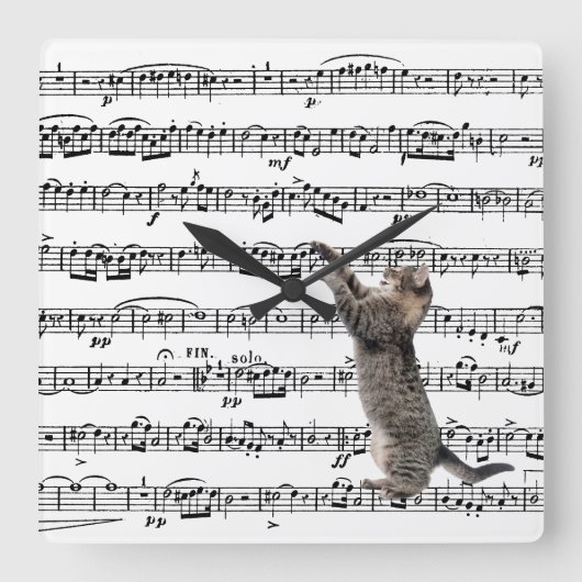 Tabby Cat On Sheet Music Quadratische Wanduhr (Vorderseite)