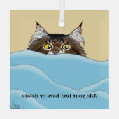 Tabby Cat Peeking Blue Funny Ornament Aus Glas (Rückseite)