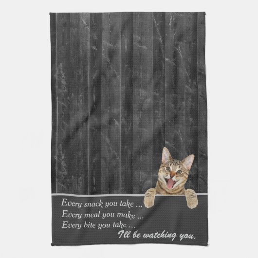 Tabby Cat Spaß auf Stallholz Geschirrtuch (Vertikal)