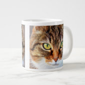 Tabby Cat Stare Nah-up-Gesicht Jumbo-Tasse (Vorderseite Rechts)