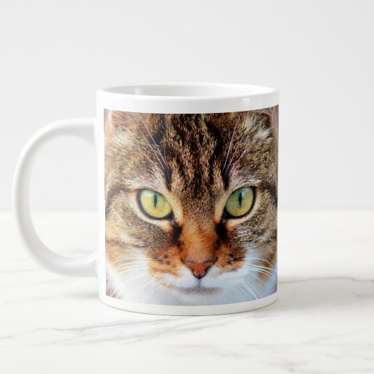 Tabby Cat Stare Nah-up-Gesicht Jumbo-Tasse (Links)