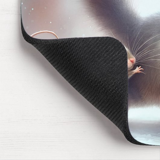 Tabby Cat und Maus unter einem Mistleton Mousepad (Ecke)