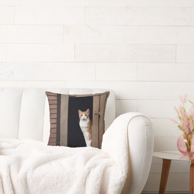 Tabby Cat vor der Tür Kissen (Liege)