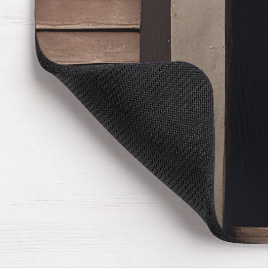 Tabby Cat vor der Tür Mousepad (Ecke)