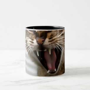Tabby Cat Yawning Artistic Portrait Zweifarbige Tasse