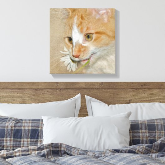 Tabby Kätzchen mit Daisy Leinwanddruck (Insitu (Schlafzimmer))