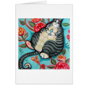 Tabby-Katze auf einem Kissen