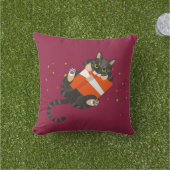 Tabby-Katze im Bett mit Decke / Kartenspielen Kissen (Golfball-Marker)