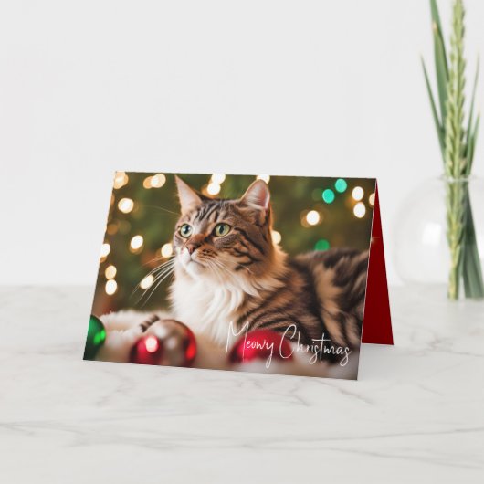 Tabby-Katze mit Weihnachtsschmuck Feiertagskarte (Vorderseite)