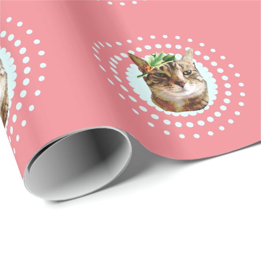 Tabby-Katze mit Weihnachtsstechpalmen-Packpapier Geschenkpapier (Rolleneckpunkt)