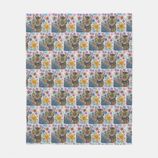 Tabby-Katze und Blumen-Decke  Fleecedecke (Vorderseite)