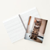 Tabby Kitten auf dem Tisch Notizbuch (Innenseite)