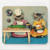 Tabby Kitten Koch und Tabby Kitten Assistentin Mousepad (Vorne)