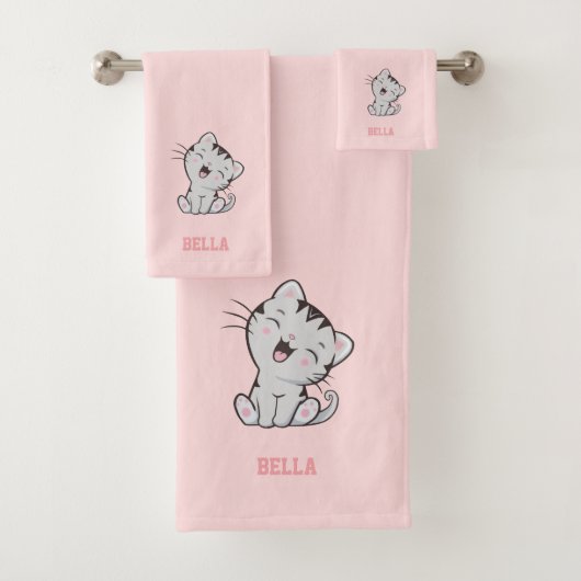 Tabby Kitty Cat & Name Text auf Light Pink Badhandtuch Set (Insitu)