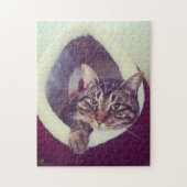 Tabby Kitty in Hütte Nah-Up Foto Puzzle (Vertikal)