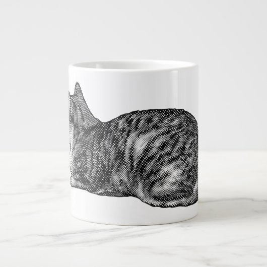 Tabby mit Paws Tucked Jumbo-Tasse (Vorderseite)