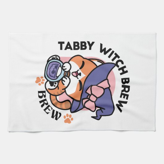 Tabby Witch Brew – Cute Halloween Cat Design Geschirrtuch (Horizontal)