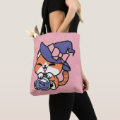 Tabby Witch Brew – Cute Halloween Cat Design Tasche (Von Nahem)