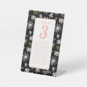 Tabelle mit den Sitzplätzen in Schwarz/Weiß # Sockelschild (Vorderseite)