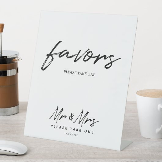 Tabelle mit Schwarz-weißen einfachen Skript-Gastge Sockelschild (In Situ)