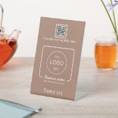 Tabelle Zeichen-Nummer Logo qr code mocha mousse Sockelschild (In SItu)