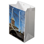 Tabernacle and Church Steeple - Martha's Vineyard Mittlere Geschenktüte (Vorderseite Schrägansicht)