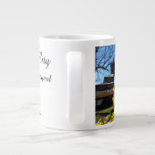 Tabernacle und Forsythia - Martha's Vineyard Jumbo-Tasse (Rückseite)