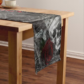 Table Runner Haunting Adeline Zade Meadows Zaddy Kurzer Tischläufer (Beispiel)