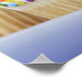 Tablette mit Geburtstagskuppeln mit Kerzen Poster (Ecke)