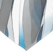 Tablette mit grauem, weißem und blauem Muster Tischdecke (Schrägansicht)