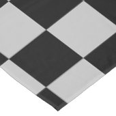 Tablette Schwarz-Weiß-Karo Tischdecke (Schrägansicht)