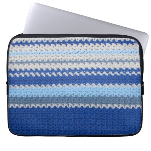 Tablettenhülle - Blaue Streifen in Crochet Laptopschutzhülle (Vorderseite)